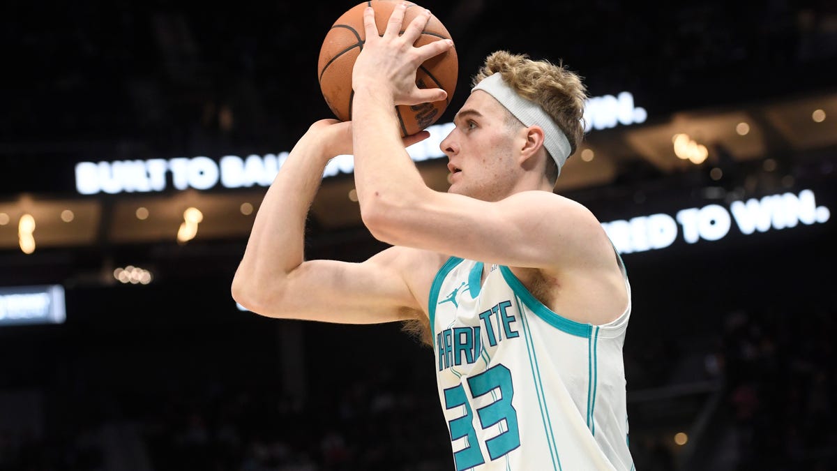 Liam McNeeley has double-double in G League debut