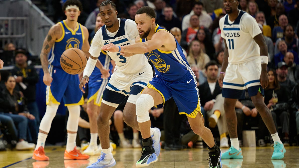 Timberwolves spoil Steph Curry's return in back and forth battle