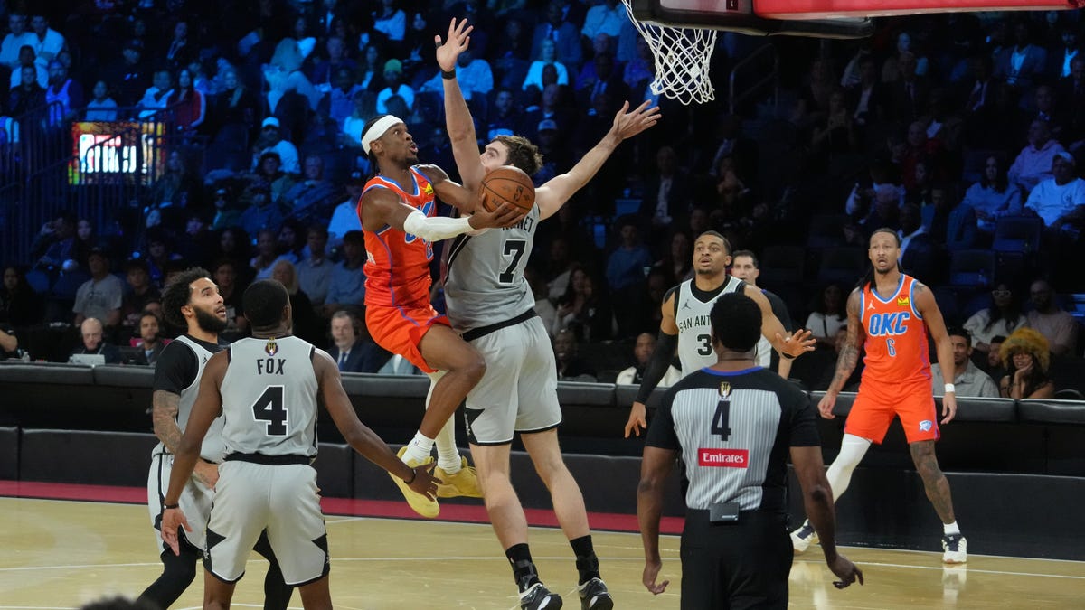 Best images from Thunder's 111-109 loss to Spurs