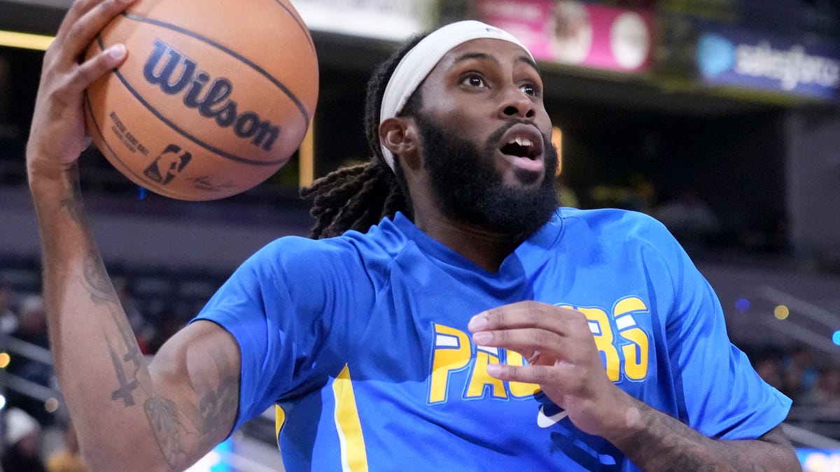 Pacers center evaluated for head injury