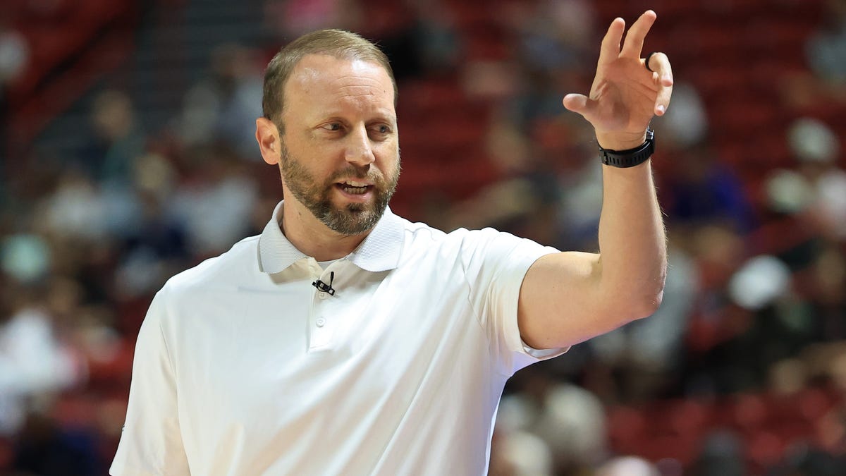 Nets' Steve Hetzel had fun as head coach with Jordi Fernandez sick