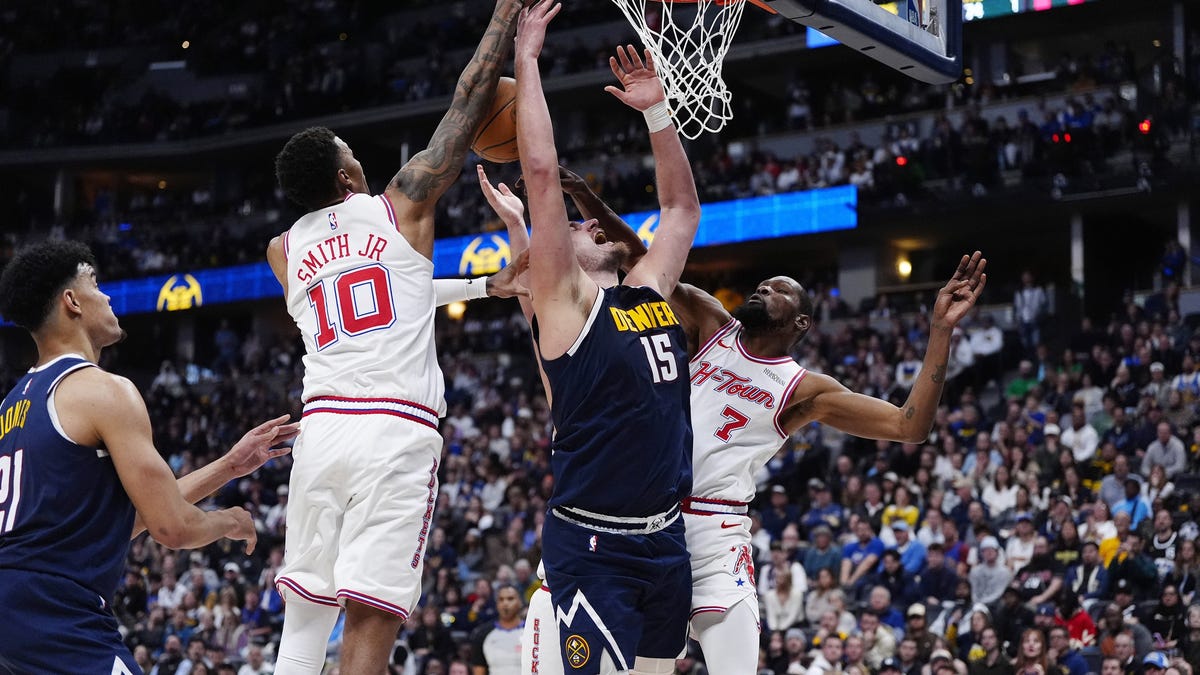 In close loss at Denver, Rockets hurt by three missed calls late