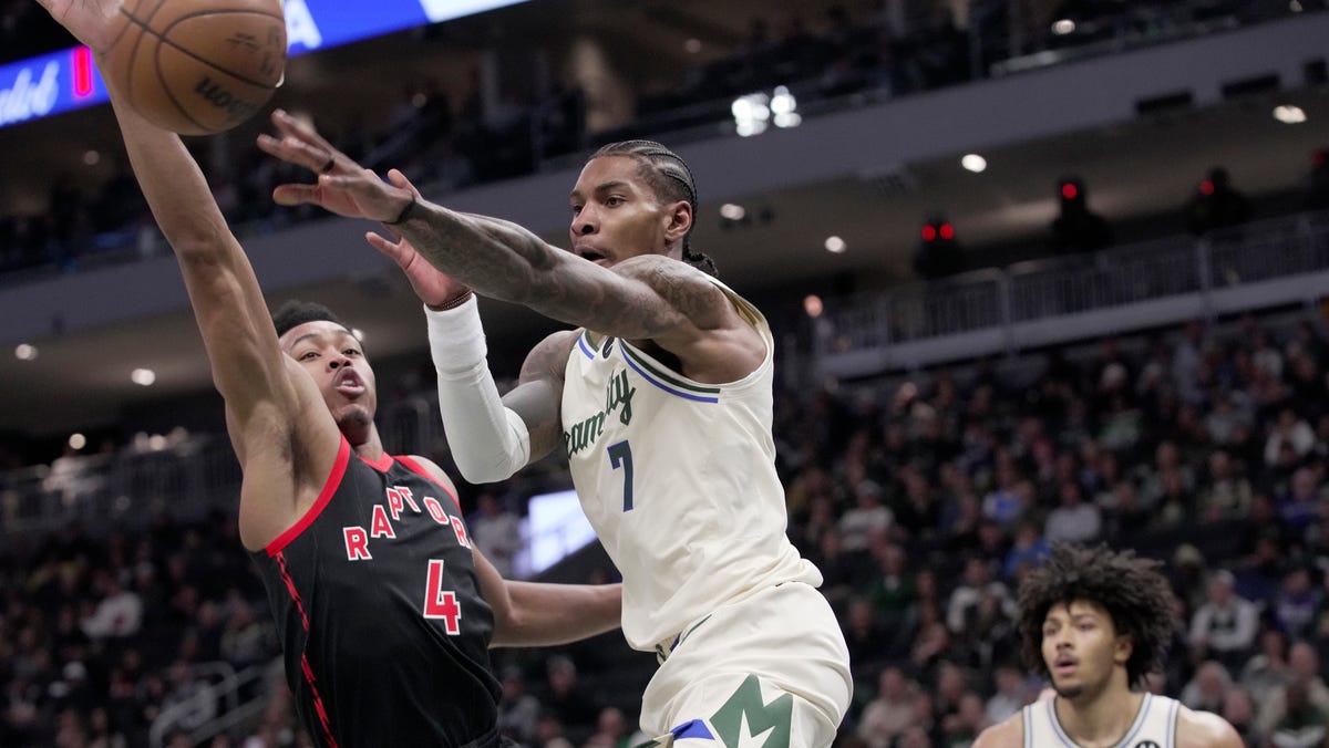 What is Giannis' minutes restriction?