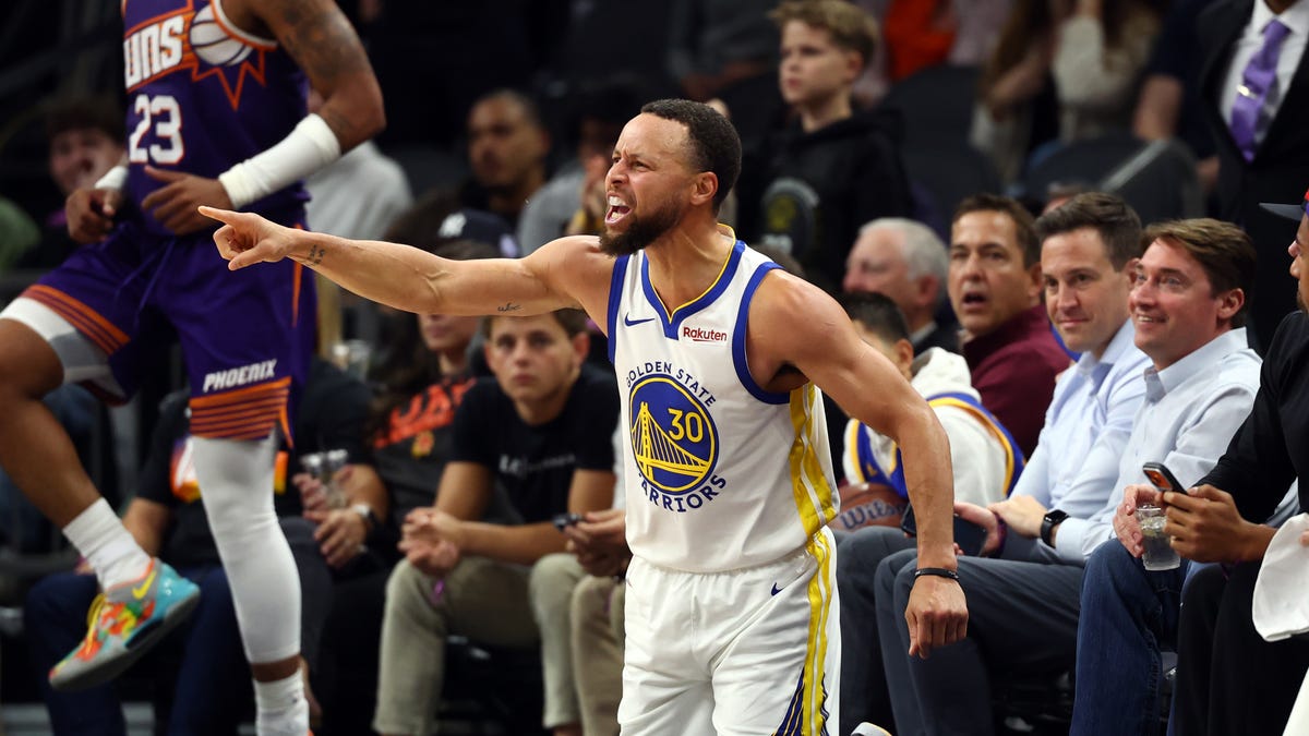 Suns' Dillon Brooks picks up flagrant 1 foul after fouling Steph Curry