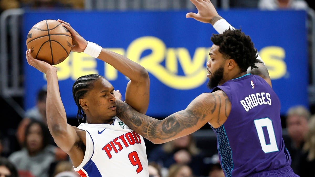Led by Thompson's defense, Pistons blow out Hornets