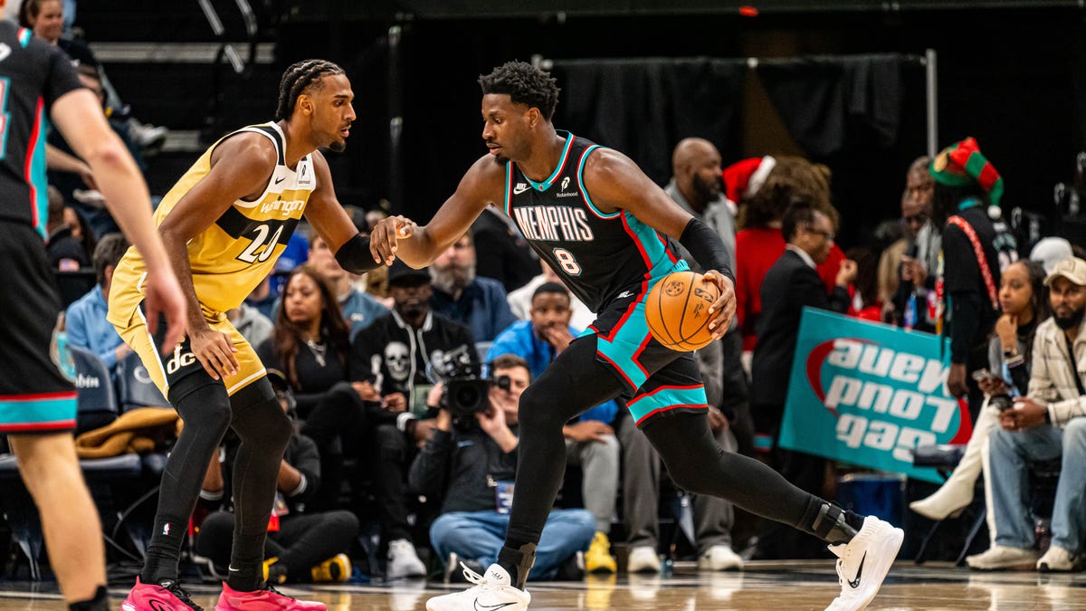 Memphis blows 20-point lead and loses