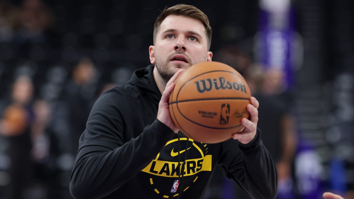 Luka Doncic injury update, what we know as he exits Lakers vs Clippers