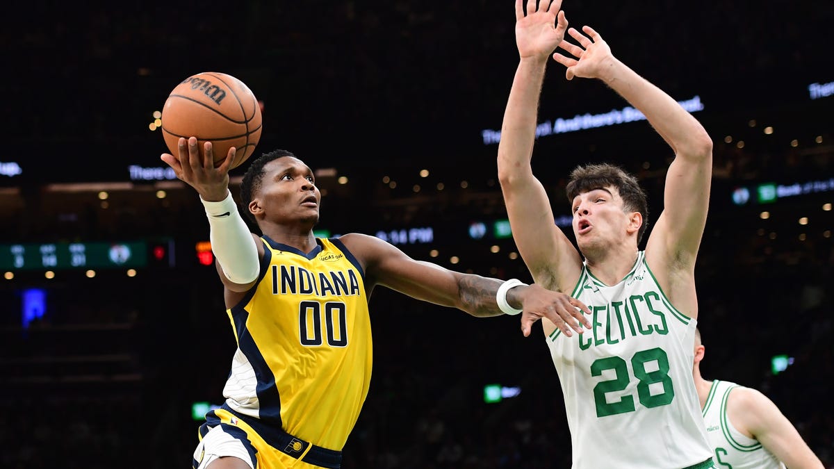 Celtics recover from bad first half, beat Pacers 103-95 (PHOTOS)
