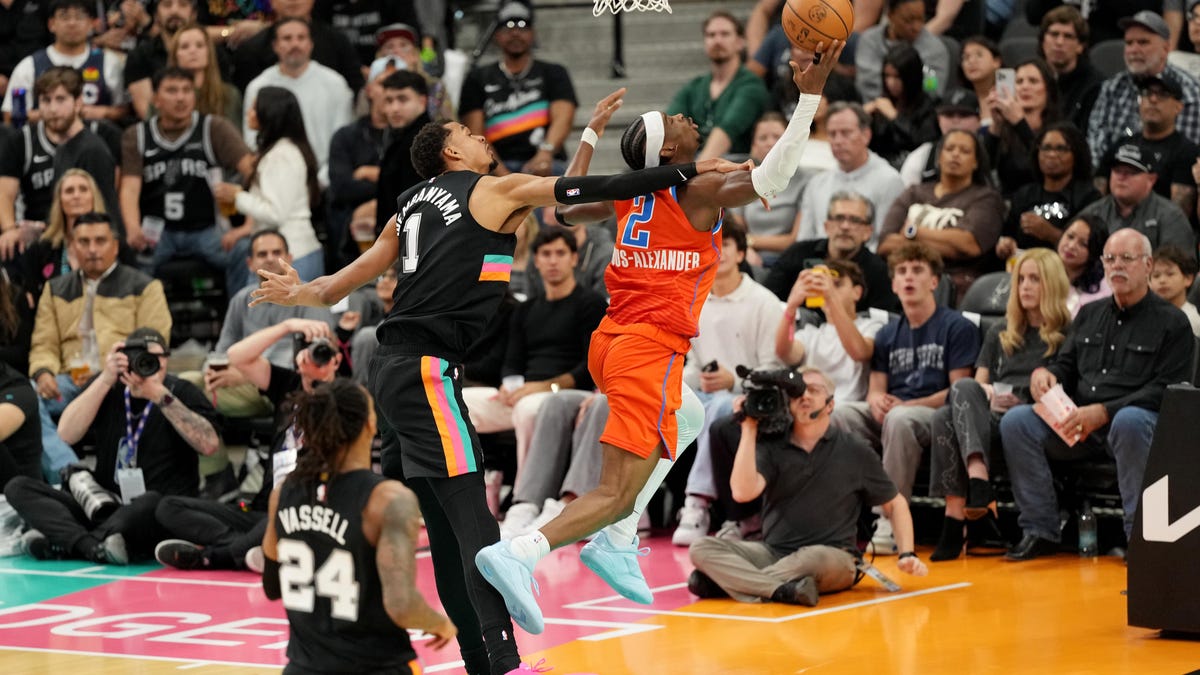 Best images from Thunder's 130-110 loss to Spurs