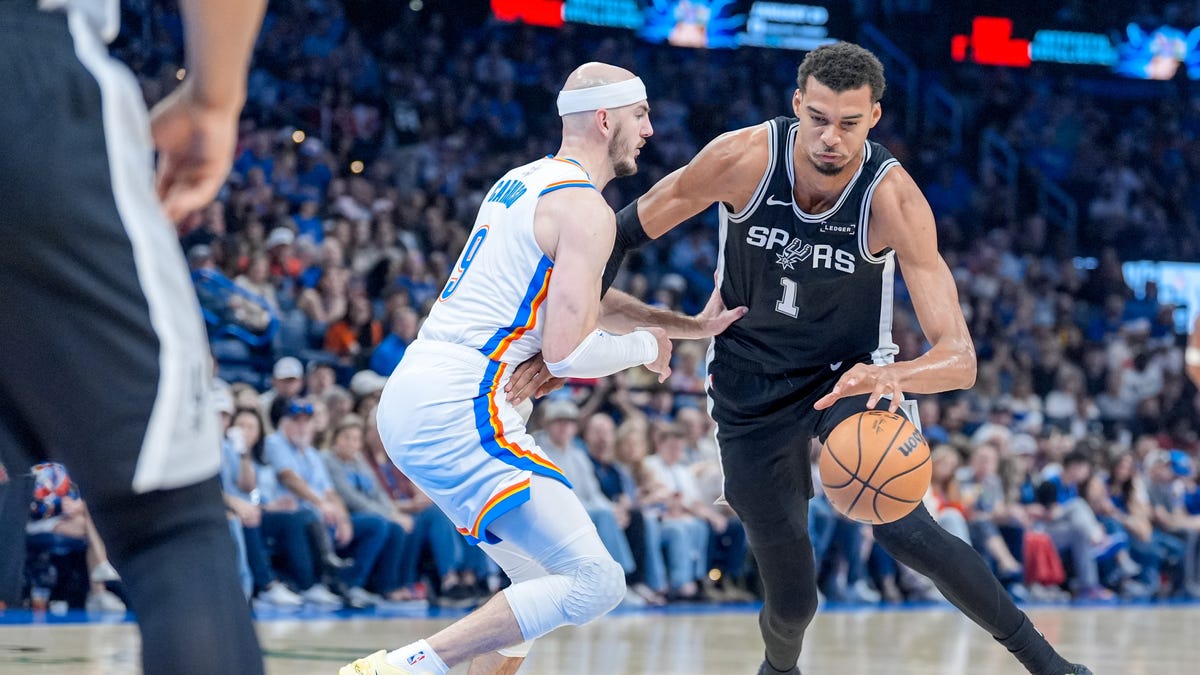 Spurs spoil Thunder’s Christmas, hand OKC first home loss of season