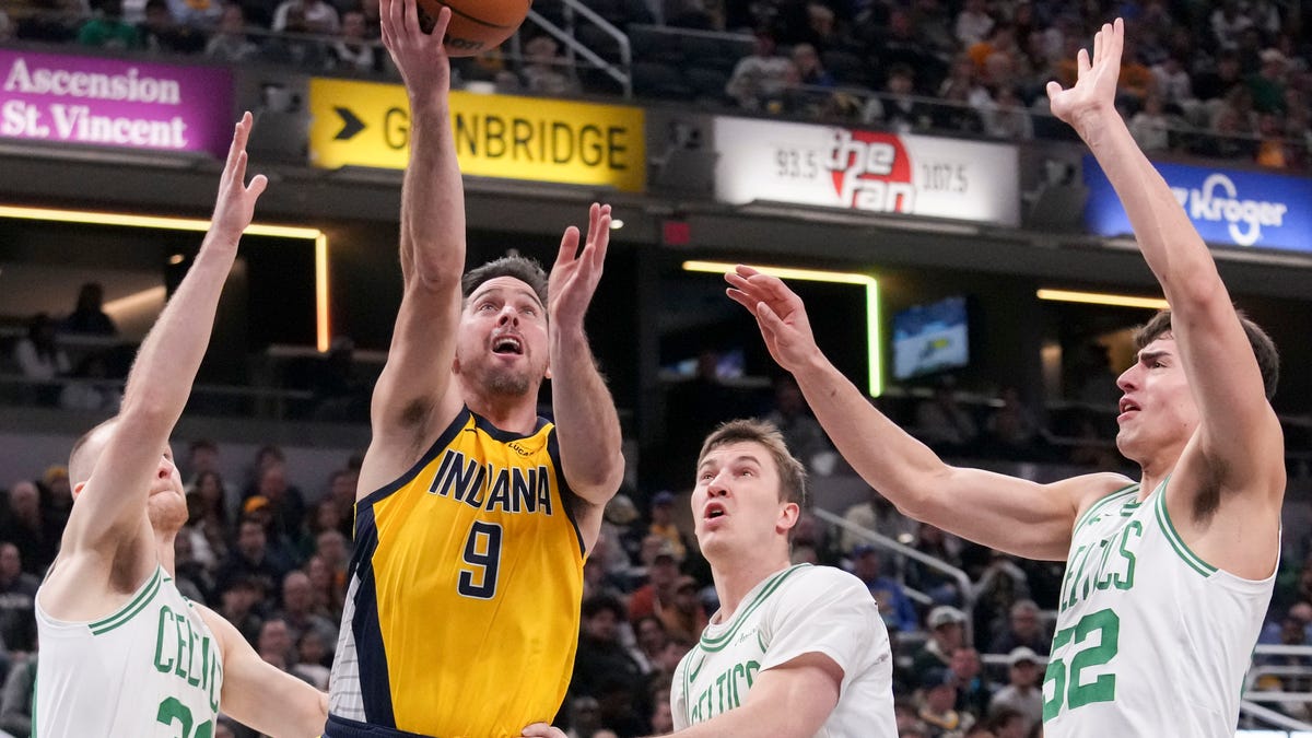 Pacers' T.J. McConnell shoves Celtics' Jordan Walsh, each draws technical