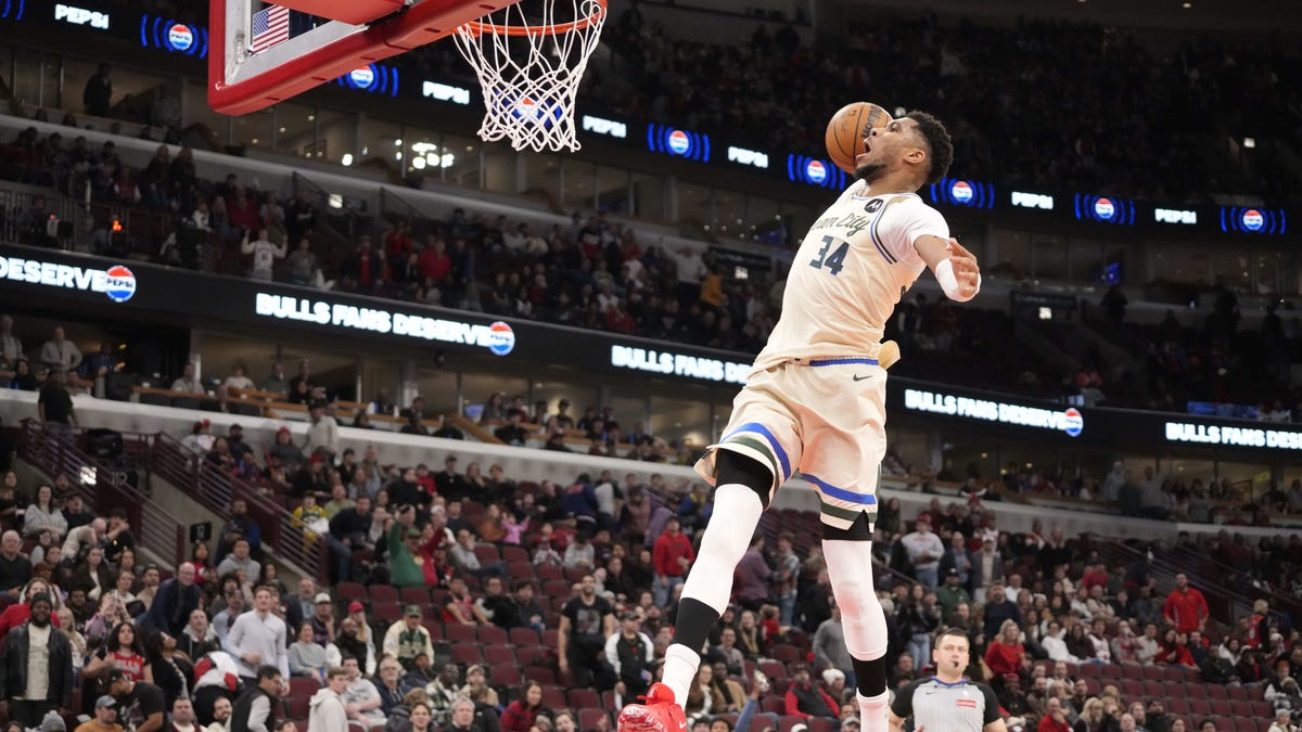Giannis Antetokounmpo windmill dunk led to Bucks-Bulls fight