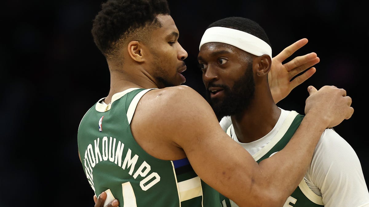 Bucks win two straight for first time in months, beat Hornets 123-113