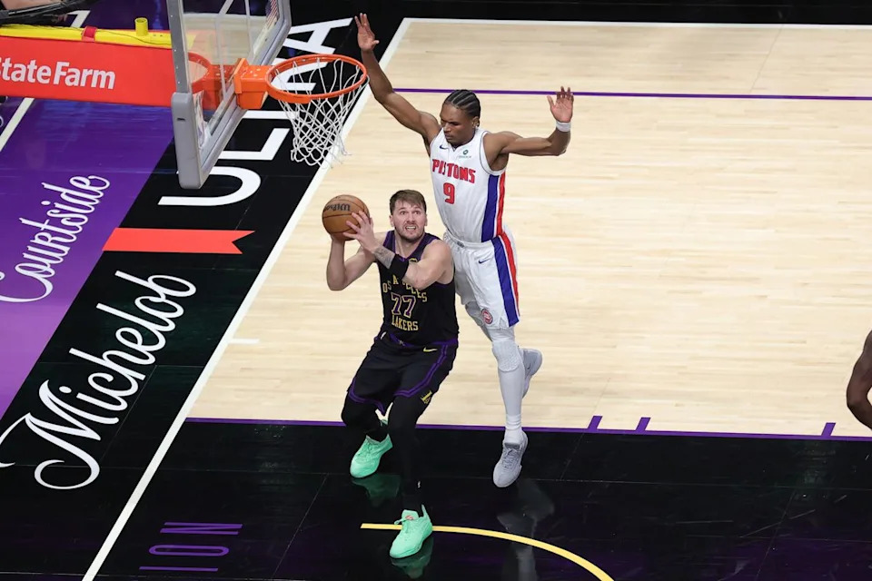 #77 PG Luka Doncic of the Los Angeles Lakers drives the lane during an NBA game against the Detroit Pistons on December 30, 2025 in Los Angeles, CA.