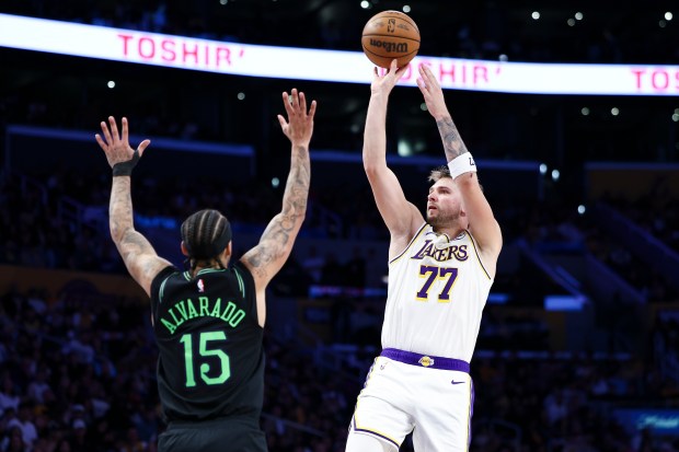 Lakers guard Luka Doncic (77) shoots against New Orleans Pelicans...