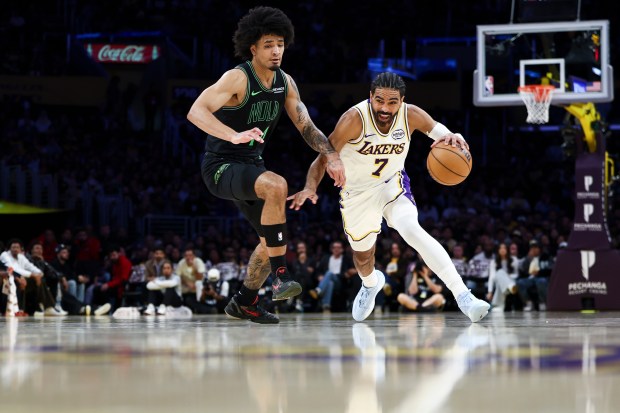 Lakers guard Gabe Vincent (7) drives against New Orleans Pelicans...