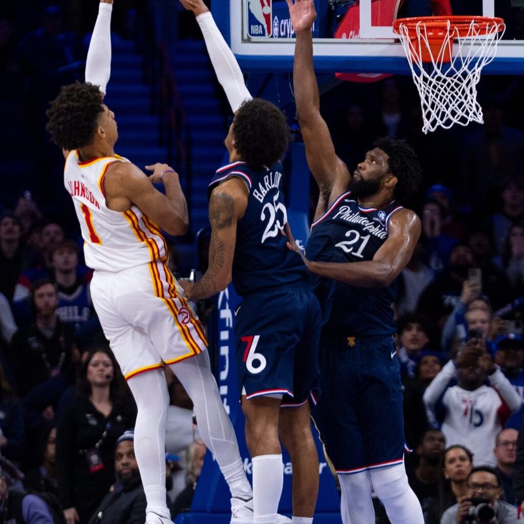 Amid injuries, Dominick Barlow's flexibility shines