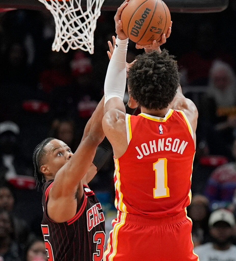Giddey and White help Bulls rally from late 10-point deficit to beat Hawks 126-123