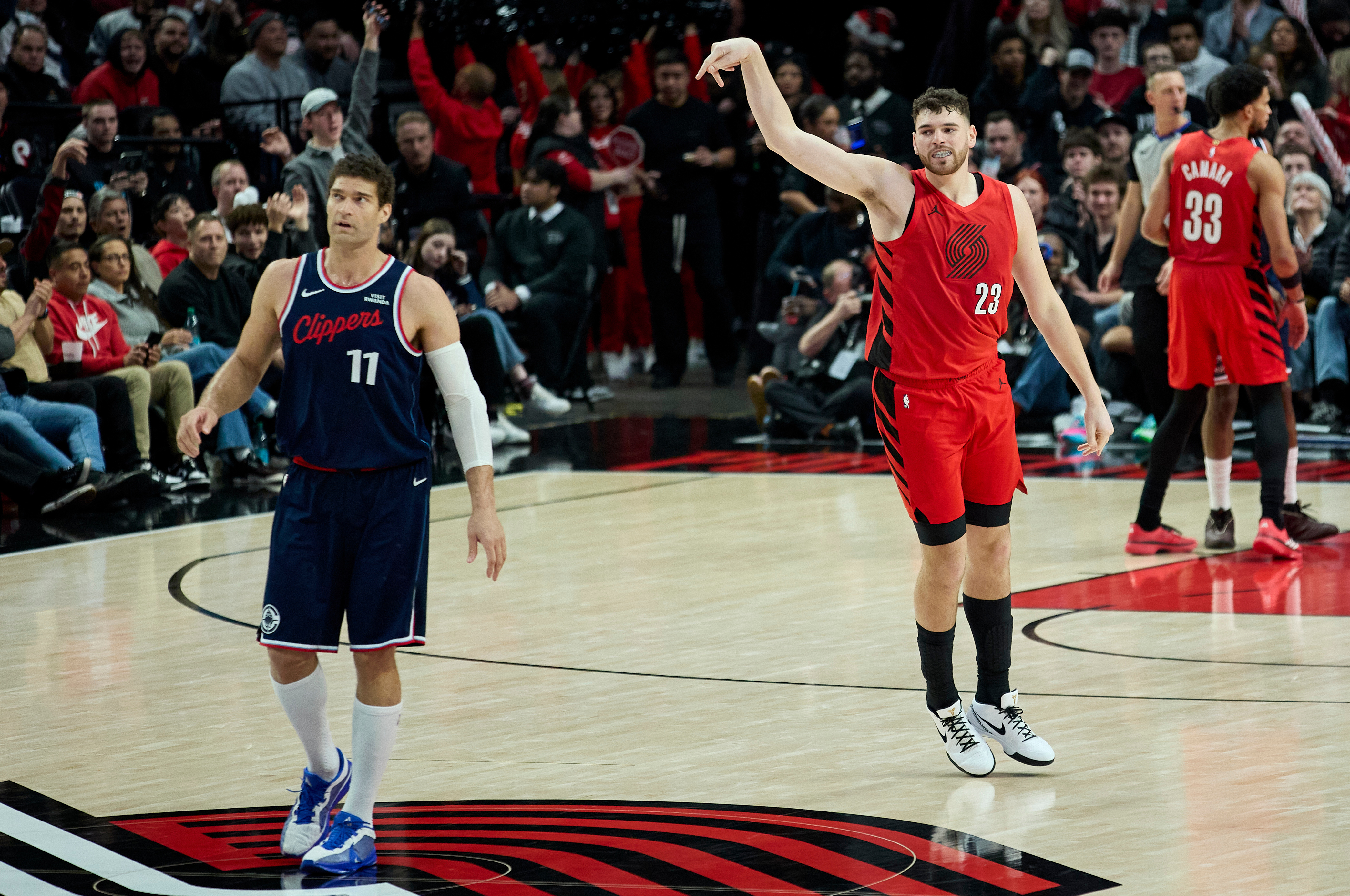Portland Trail Blazers center Donovan Clingan (23) reacts behind Clippers...