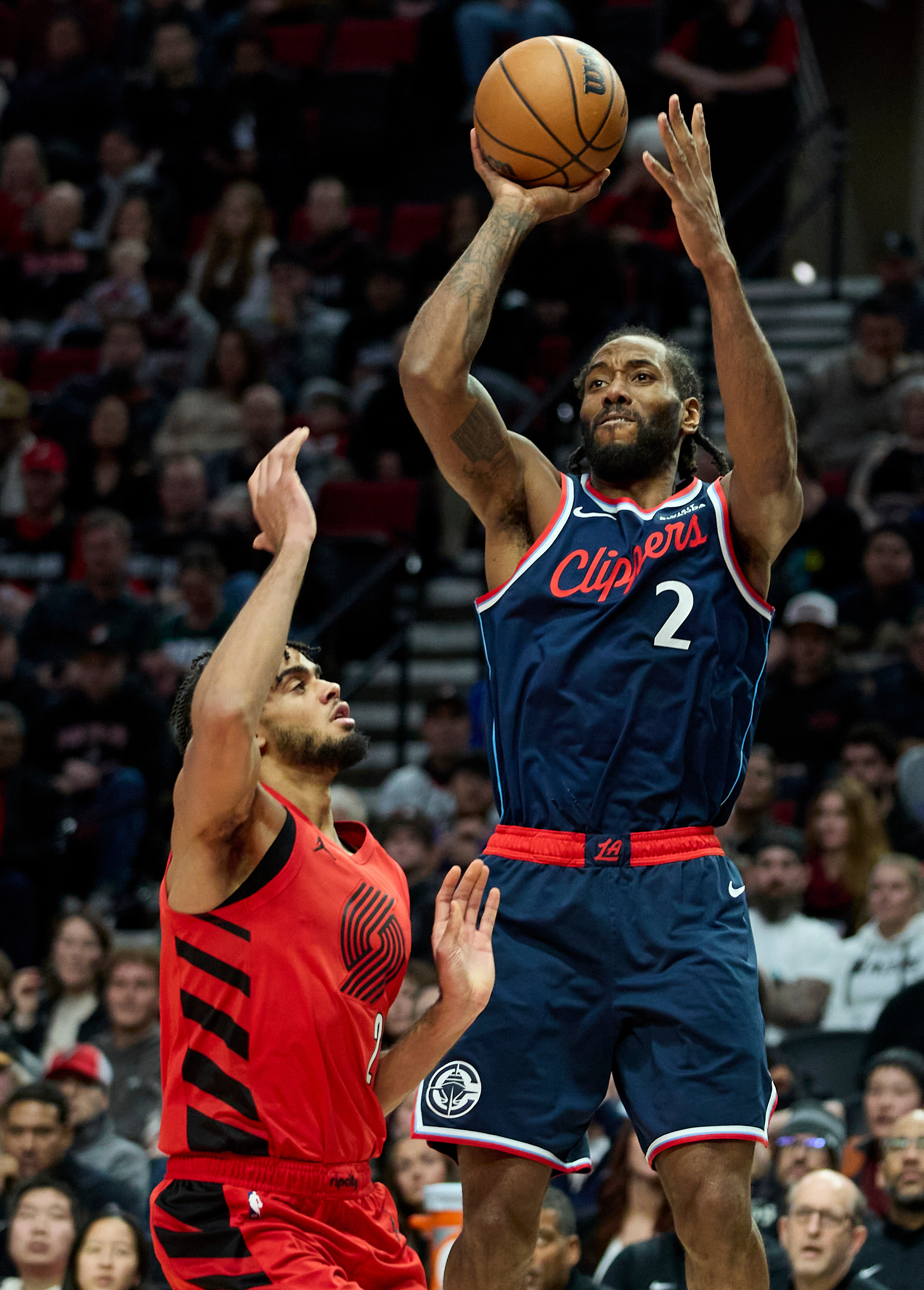 Clippers forward Kawhi Leonard (2) shoots over Portland Trail Blazers...