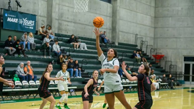 Jordyn Smith goes up for two for CPH in the early-season. Smith was dominant scoring and rebounding this past weekend. (Elliott Portillo, CPH/Contributed)
