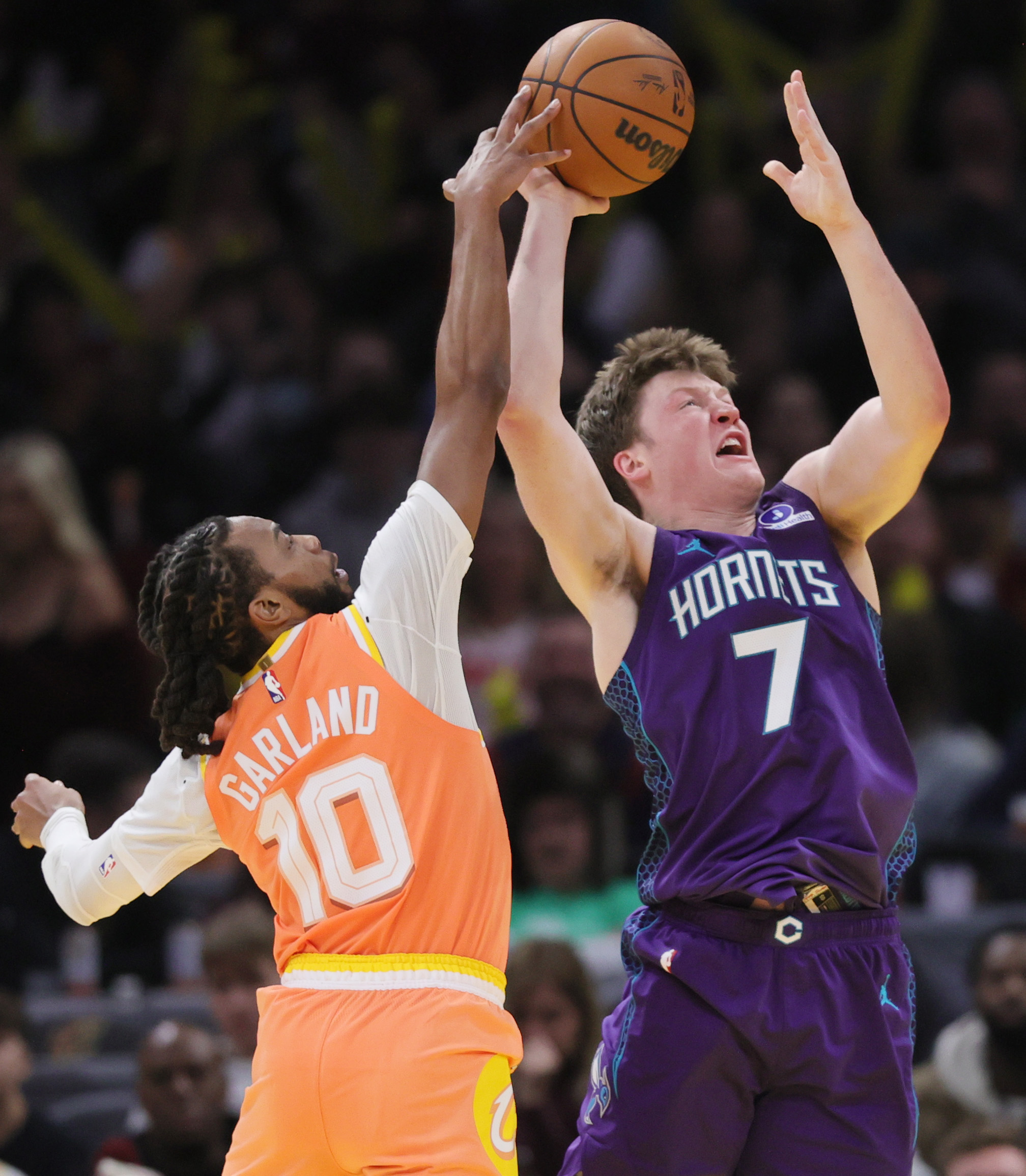 Cleveland Cavaliers guard Darius Garland (L) gets a hand on the lay up attempt of Charlotte Hornets guard Kon Knueppel in the second half at Rocket Arena.