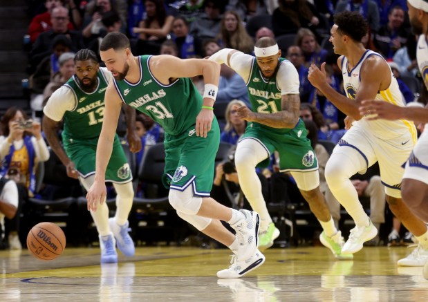 Dallas Mavericks' Klay Thompson #31 brigs the ball downcourt in the fourth quarter of their Christmas Day NBA game against his former team the Golden State Warriors at the Chase Center in San Francisco, Calif., on Thursday, Dec. 25, 2025. (Jane Tyska/Bay Area News Group)