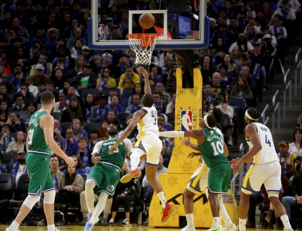 Golden State Warriors' De'Anthony Melton #8 drives to the basket past Dallas Mavericks' Naji Marshall #13 in the fourth quarter of their Christmas Day NBA game at the Chase Center in San Francisco, Calif., on Thursday, Dec. 25, 2025. (Jane Tyska/Bay Area News Group)