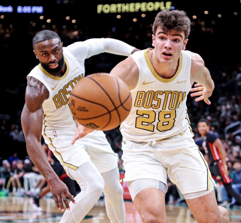 With Isaiah Thomas watching, Celtics become fourth-quarter kings to beat Heat