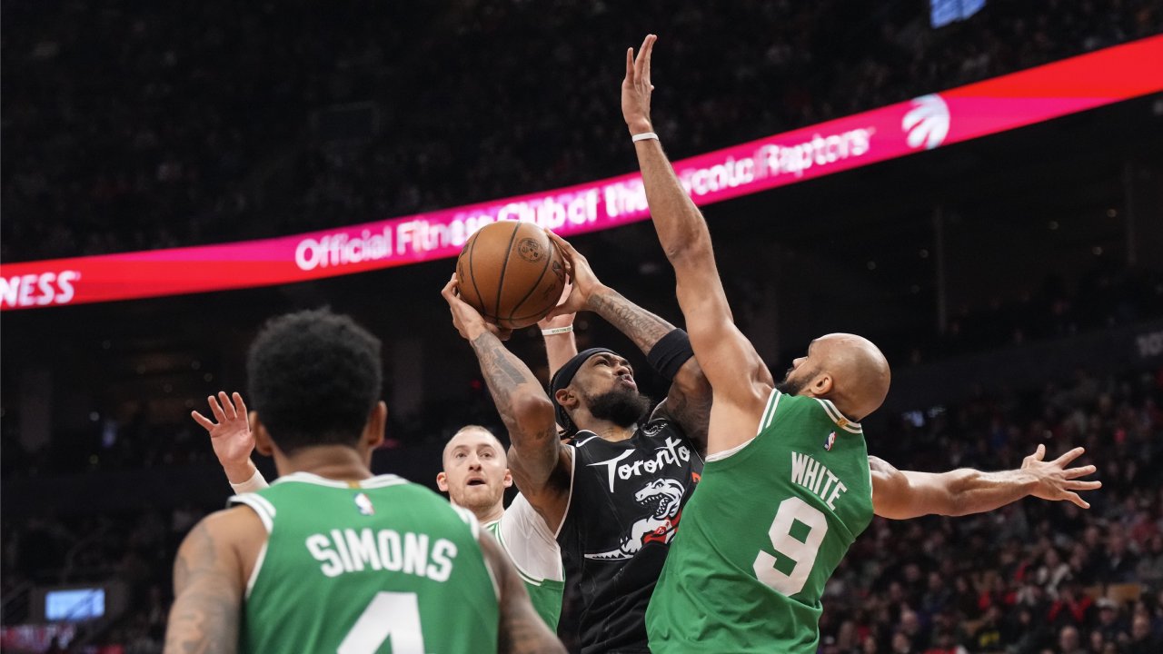 Brown scores 30, Celtics hold off Raptors comeback attempt in win