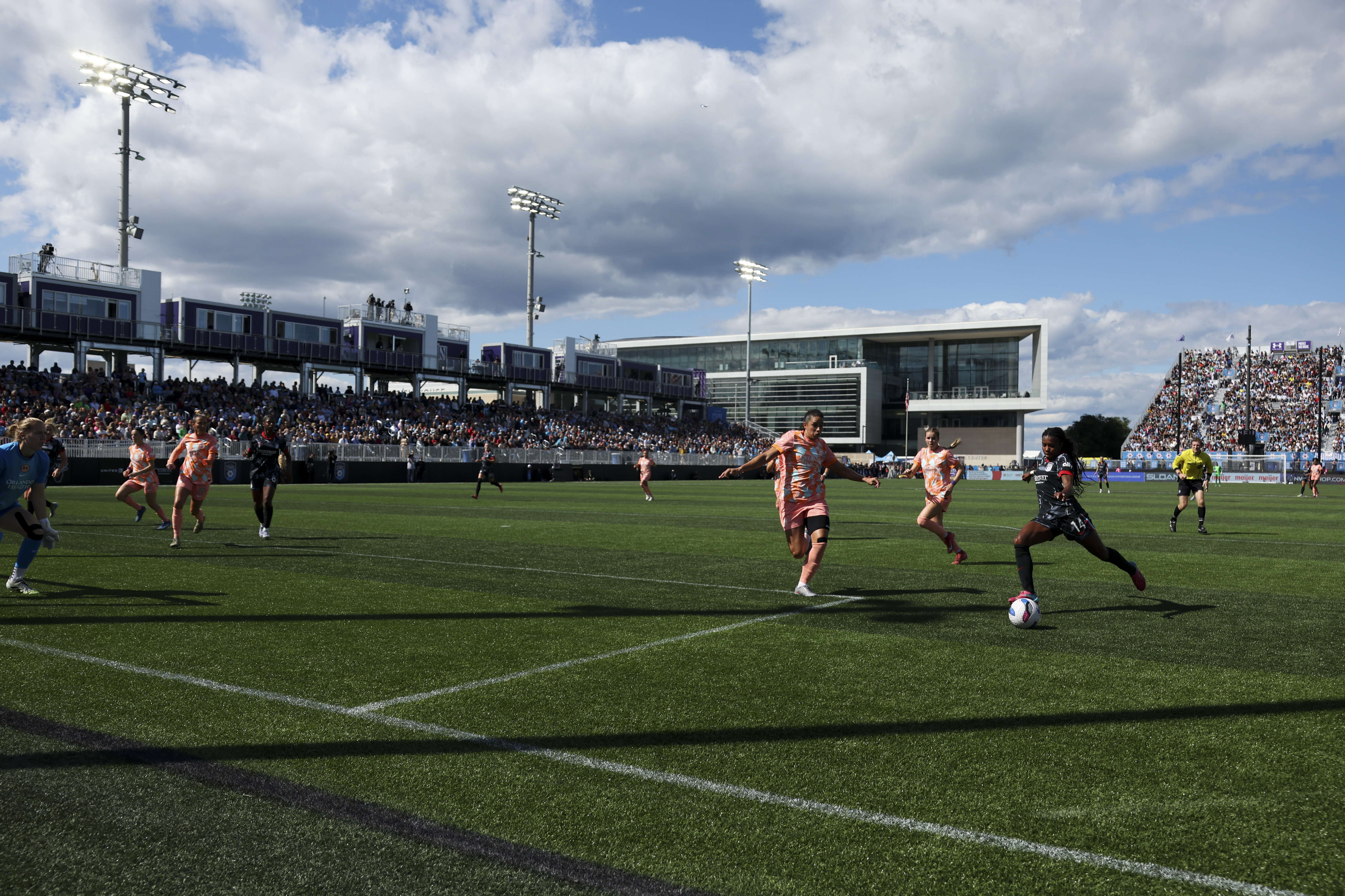 Chicago StarsÂ forward Ludmila (14) tries to score during the first...