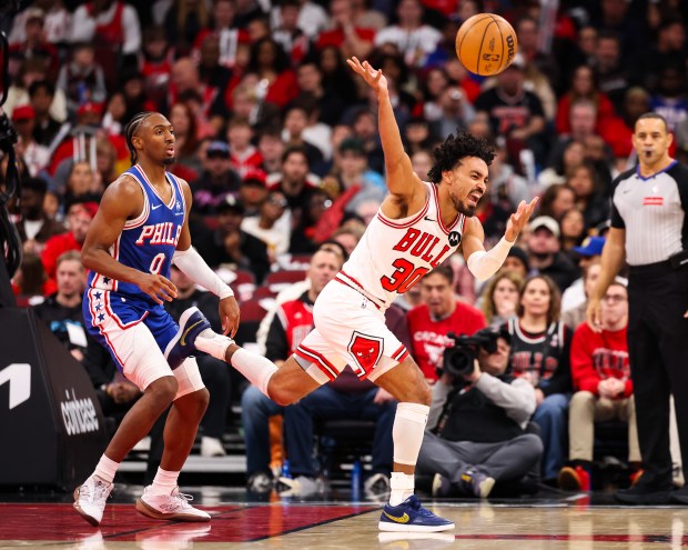 Chicago Bulls guard Tre Jones (30) loses control of the ball in the fourth quarter during a game against the Philadelphia 76ers, Friday, Dec. 26, 2025, at the United Center in Chicago. (Dominic Di Palermo/Chicago Tribune)