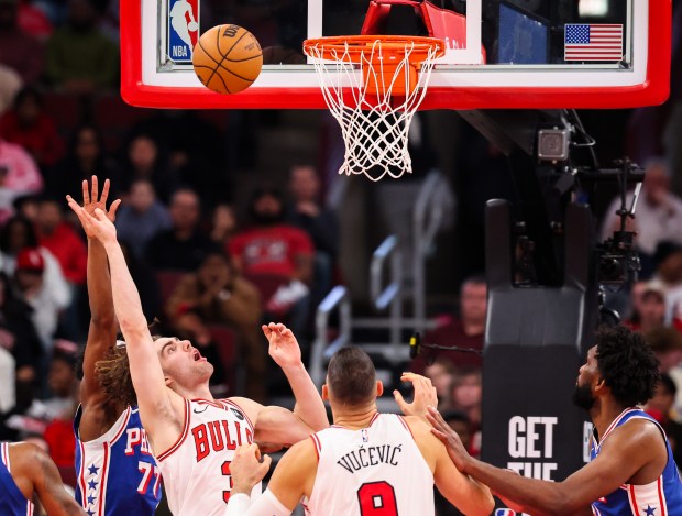 Chicago Bulls guard Josh Giddey (3) goes up for a layup in the fourth quarter during a game against the Philadelphia 76ers, Friday, Dec. 26, 2025, at the United Center in Chicago. (Dominic Di Palermo/Chicago Tribune)