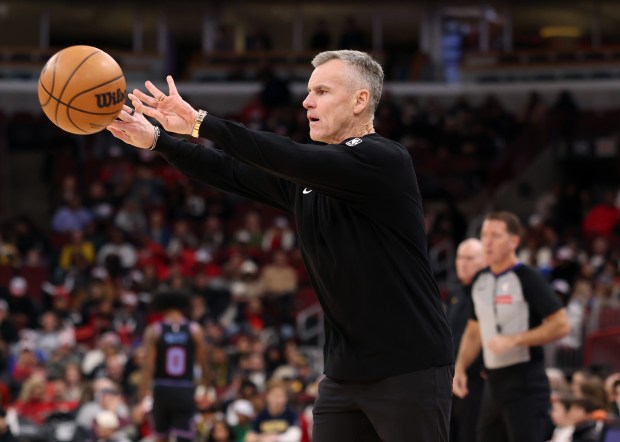 Bulls head coach Billy Donovan throws the ball to an official in the first quarter against the Pacers at the United Center on Dec. 5, 2025, in Chicago. (John J. Kim/Chicago Tribune)