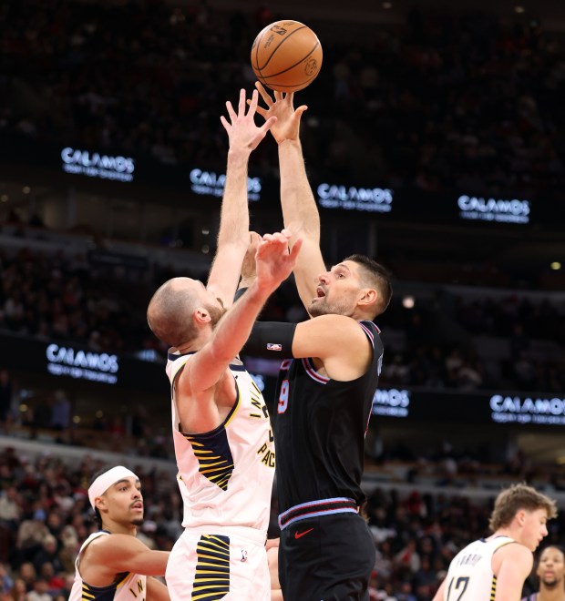 Bulls center Nikola Vučević (9) is defended by Pacers center Jay Huff in the fourth quarter at the United Center on Dec. 5, 2025, in Chicago. (John J. Kim/Chicago Tribune)