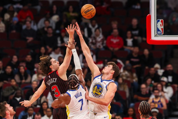 Chicago Bulls guard Josh Giddey (3) shoots the ball in the first quarter during a game against the Golden State Warriors, Sunday, Dec. 7, 2025, at the United Center in Chicago. (Dominic Di Palermo/Chicago Tribune)