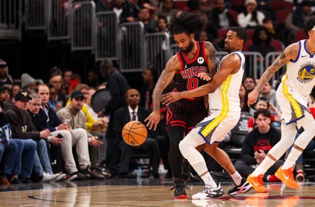 Chicago Bulls guard Coby White fumbles the ball while running into Golden State Warriors guard De'Anthony Melton (8) in the second quarter, Sunday, Dec. 7, 2025, at the United Center in Chicago. (Dominic Di Palermo/Chicago Tribune)