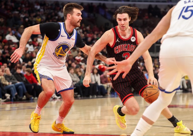 Chicago Bulls guard Josh Giddey (3) drives the lane in the third quarter during a game against the Golden State Warriors, Sunday, Dec. 7, 2025, at the United Center in Chicago. (Dominic Di Palermo/Chicago Tribune)