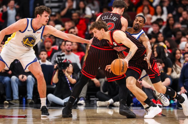 Chicago Bulls forward Matas Buzelis (14) drives the lane in the second quarter during a game against the Golden State Warriors, Sunday, Dec. 7, 2025, at the United Center in Chicago. (Dominic Di Palermo/Chicago Tribune)
