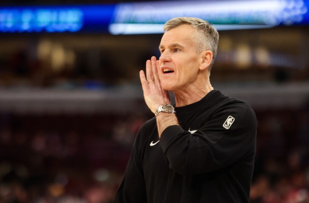 Chicago Bulls head coach Billy Donovan gestures at his players in the second quarter during a game against the Golden State Warriors, Sunday, Dec. 7, 2025, at the United Center in Chicago. (Dominic Di Palermo/Chicago Tribune)