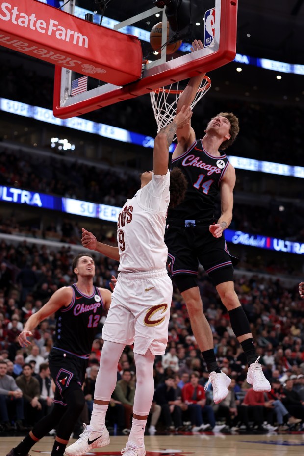 Chicago Bulls forward Matas Buzelis (14) tries to block the shot of Cleveland Cavaliers guard Craig Porter Jr. (9) in the first half of a game at the United Center in Chicago on Dec. 17, 2025. (Chris Sweda/Chicago Tribune)