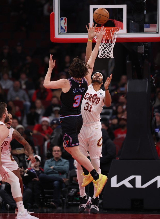 Chicago Bulls guard Josh Giddey (3) shoots over Cleveland Cavaliers center Jarrett Allen (31) in the first half of a game at the United Center in Chicago on Dec. 17, 2025. (Chris Sweda/Chicago Tribune)