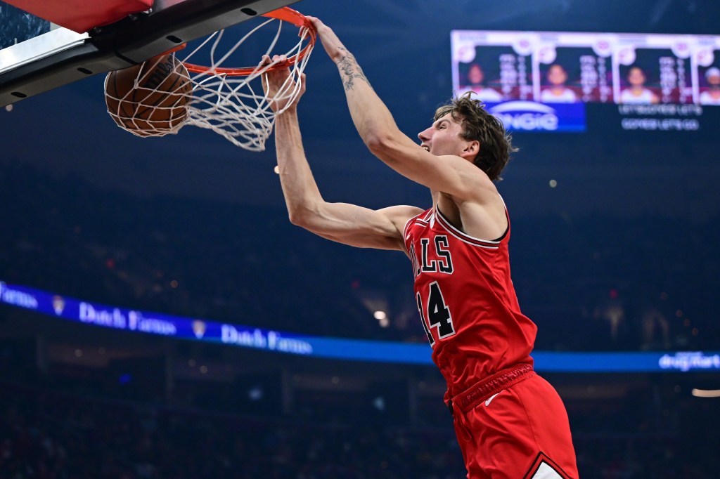 Chicago Bulls beat Cleveland Cavaliers 136-125