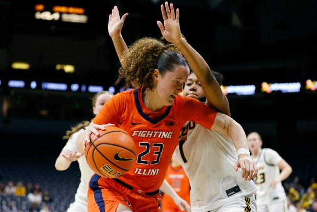 Illinois forward Berry Wallace drives to the basket as Missouri guard Shannon Dowell defends on Wednesday, Dec. 10, 2025, in Columbia, Mo. (AP Photo/Colin E. Braley)