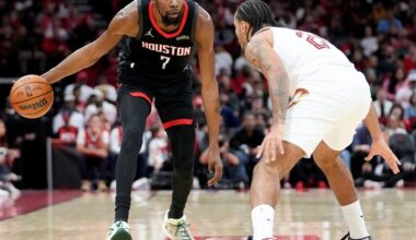 Kevin Durant scores 30 points to lead the Rockets to a dominant win over the Cavaliers