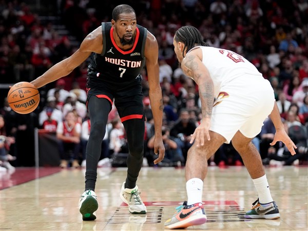 Kevin Durant scores 30 points to lead the Rockets to a dominant win over the Cavaliers