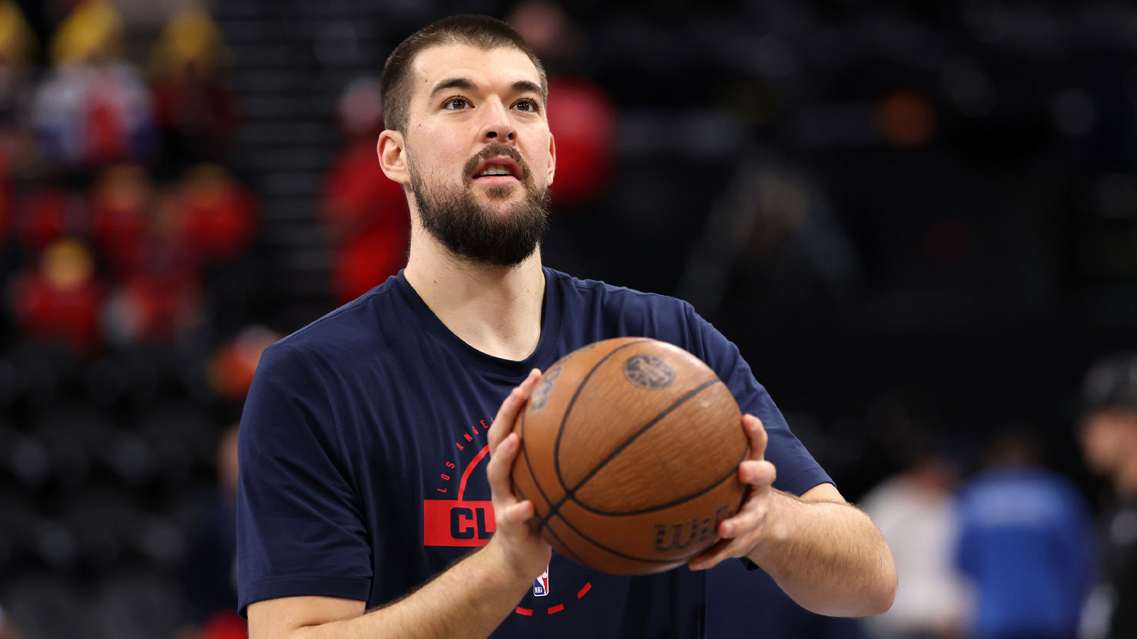 Los Angeles Clippers center Ivica Zubac (40) warms up before the game against the Memphis Grizzlies at Intuit Dome.