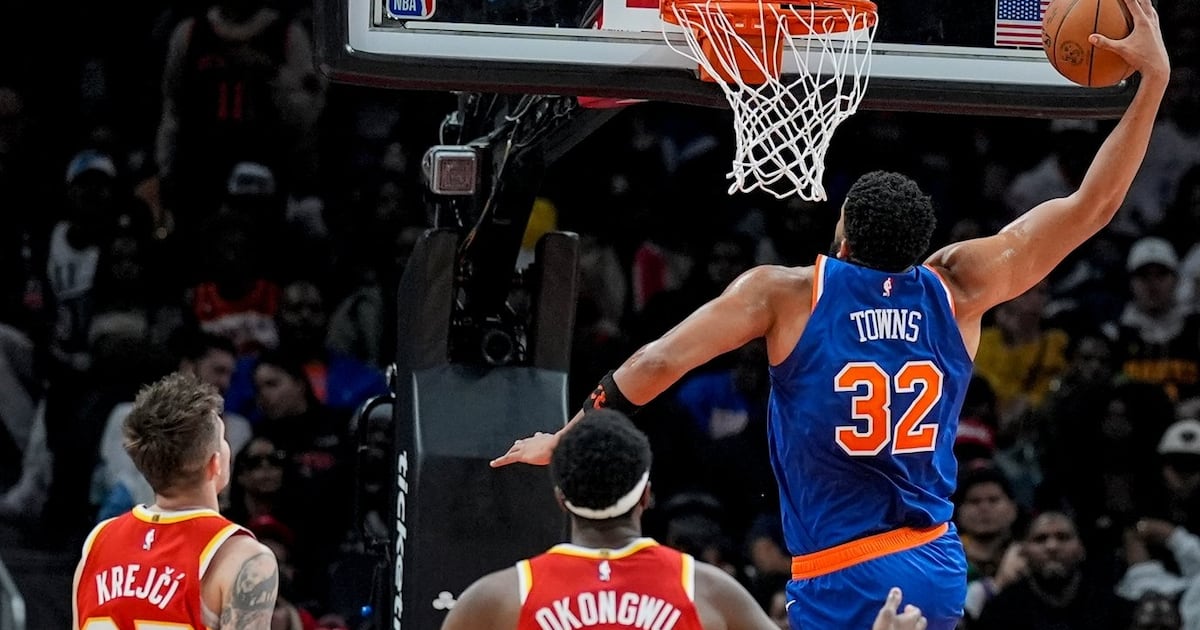 Karl-Anthony Towns scores 36 and Jalen Brunson adds 34 as Knicks hold off struggling Hawks