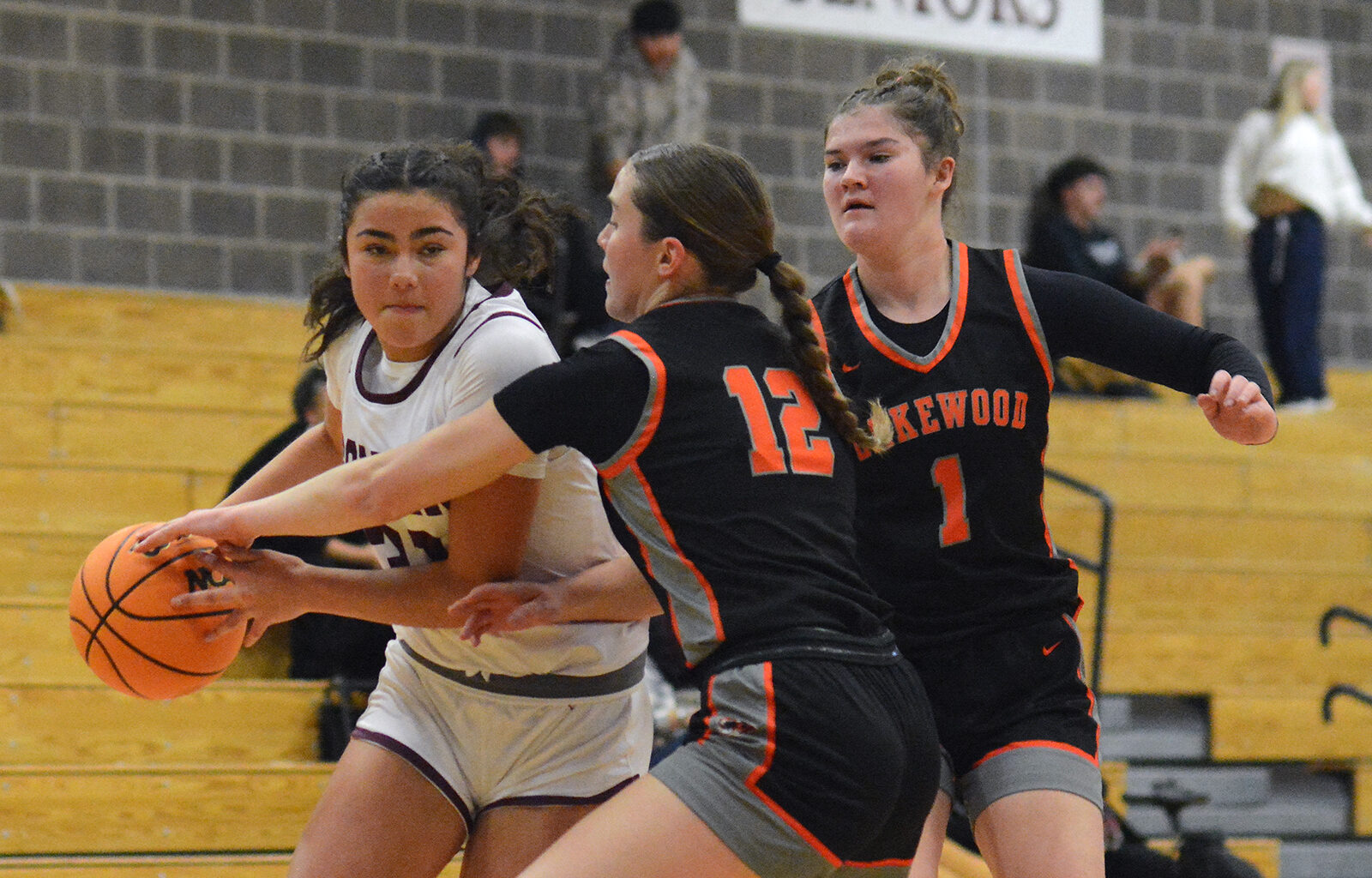 Sophomores shine for Golden girls basketball in opening win over Lakewood