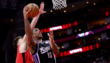 Atrocious third quarter causes Kings to fall 121-95 in Houston